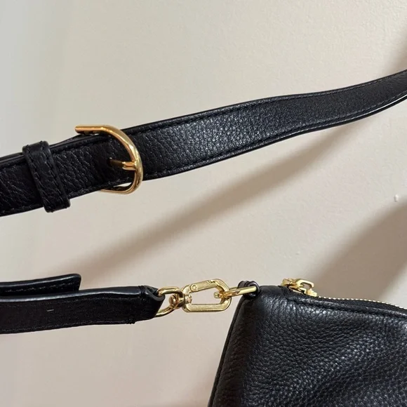 Tory Burch Black Leather Shoulder Bag with Gold Details - Picture 3 of 7